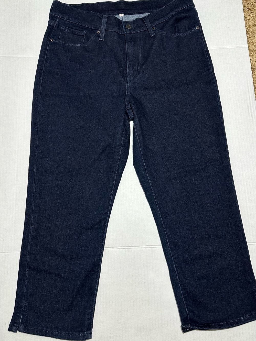 Women’s Levi’s Dark Wash Capri/Cropped Jeans Size 6